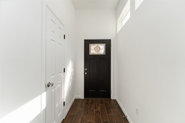 Building Photo - 7902 Parnell St