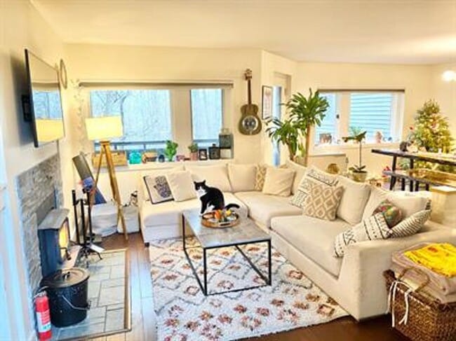 Photo - 2 Bedroom Condo South End of Burlington