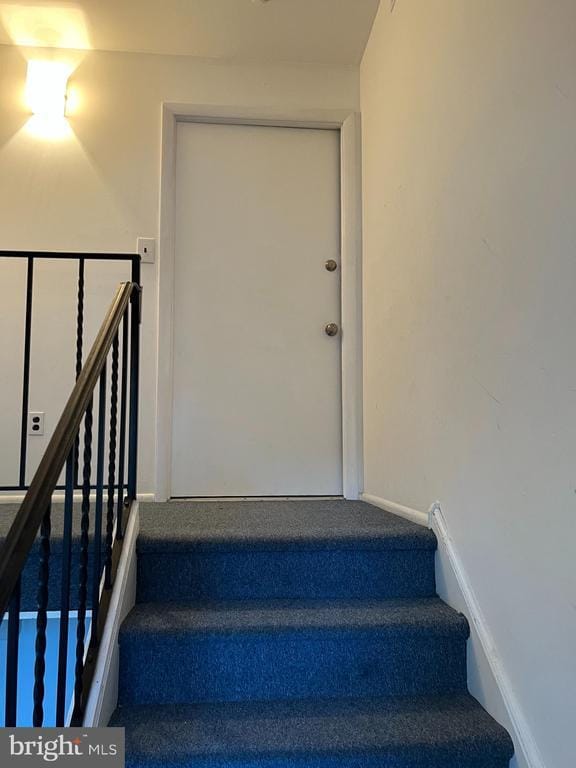 Building Photo - 374 Saybrook Ln Unit B