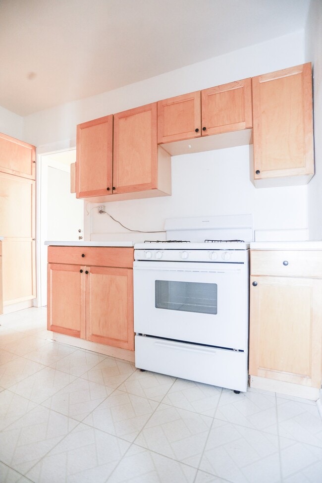 Photo - 2035 W Wellington Ave Unit 2