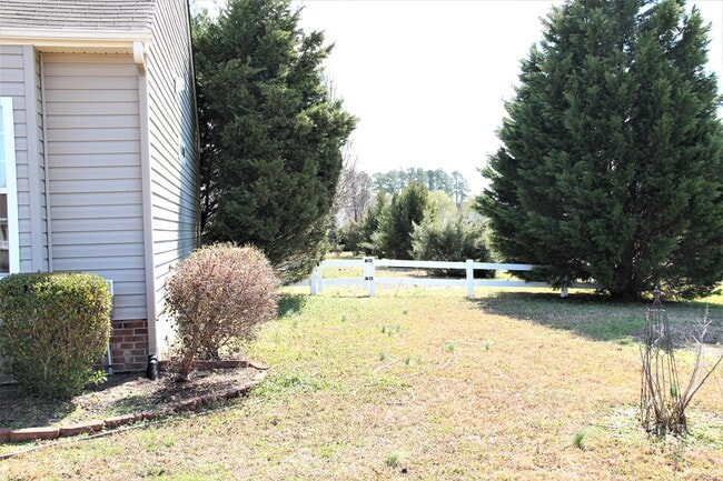 Photo - 205 Queenswood Blvd