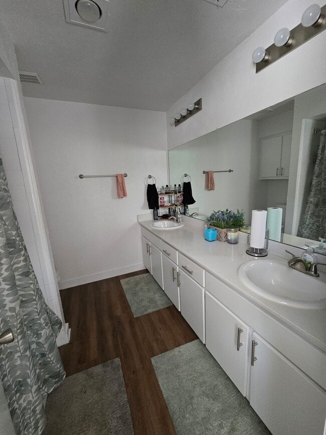 Photo - 210 Trellis Pl