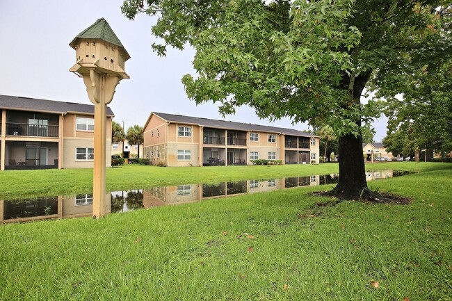 Photo - Beautiful 2/2 Condo with Full Lawn Care Included Located in Hawthorne Village – Orlando!