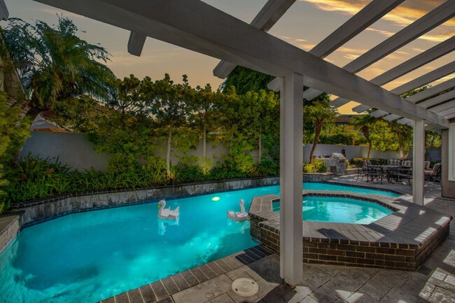 Building Photo - 3672 Seascape Dr Rental