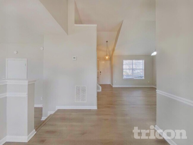 Photo - 2368 Rambling Way