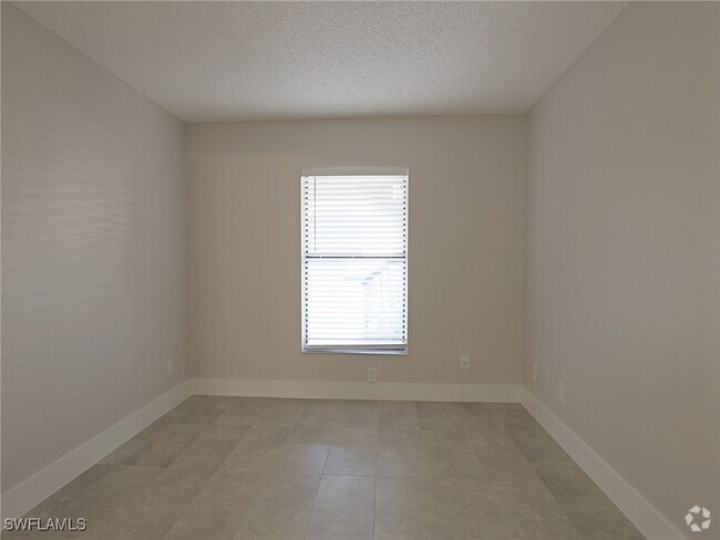 Building Photo - 5307 Summerlin Rd Unit 702 Rental