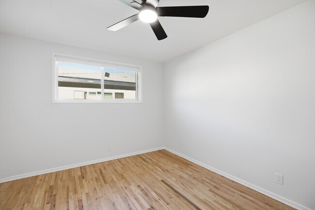 14616 Magnolia Blvd