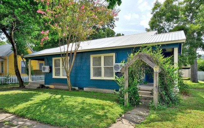 Photo - 302 Olive St