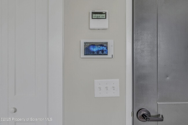 Photo - 215 Hickory St