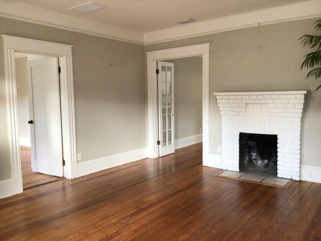 Photo - 203 S Main St