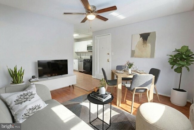 Photo - 2415 Ontario Rd NW Unit 301