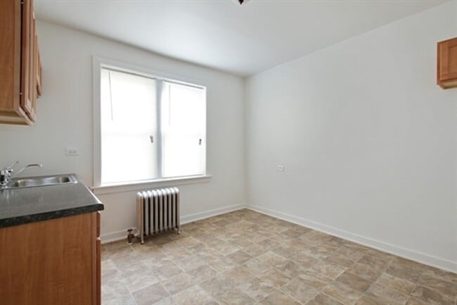 8256 S Loomis