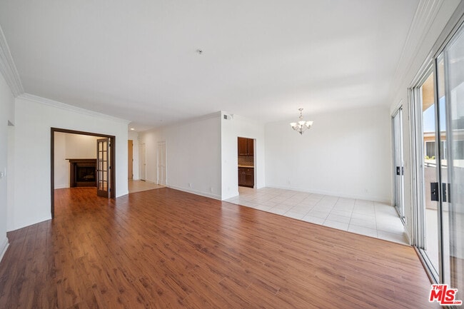 Building Photo - 1508 Greenfield Ave Unit 405 Rental