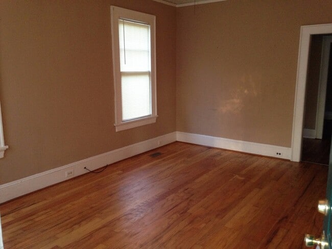 Photo - 2960 Pierpont Ave