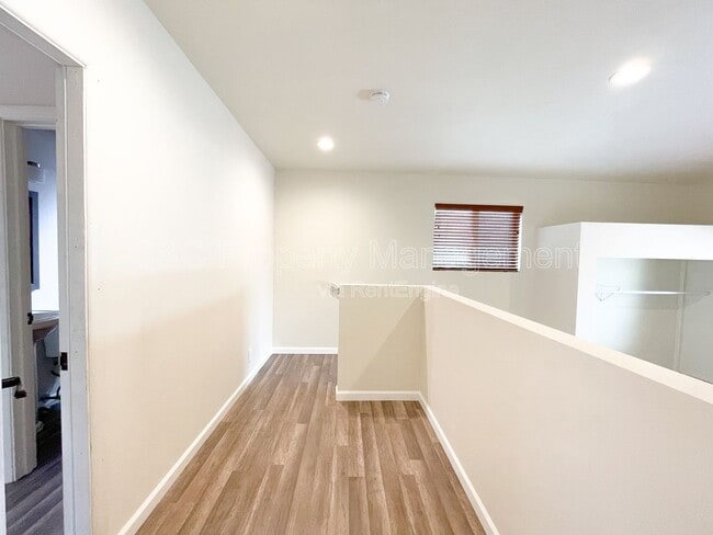 Photo - 1812 Luzern St