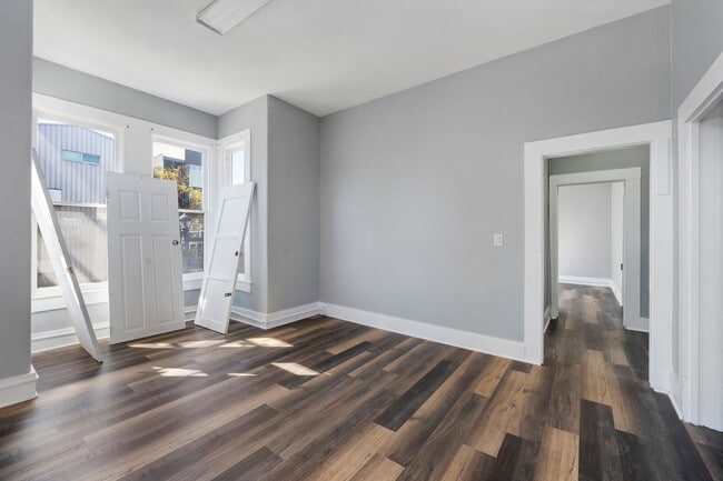 Photo - Modern 10-Room Downtown Gem – Ideal for Fl...