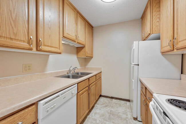 Shamrock Court Apartments