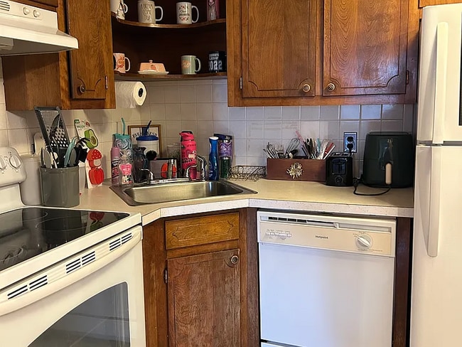 Photo - 11 Hallmark Gdns Unit 9