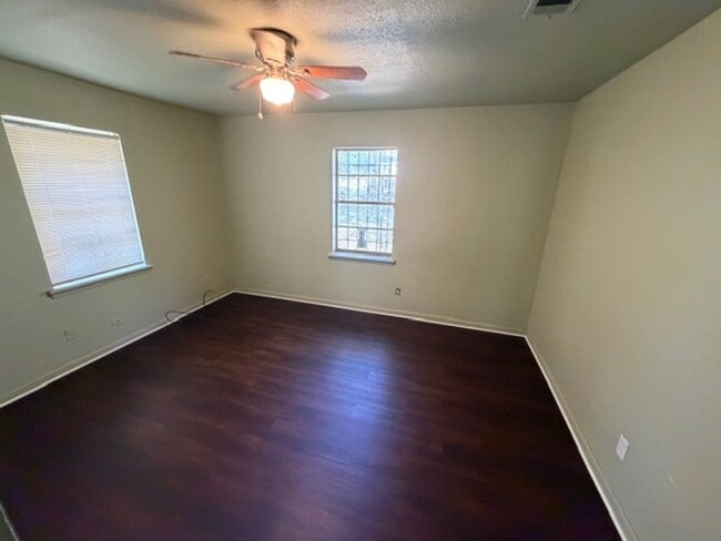 Photo - Large 4 bed home with 2 Car Garage