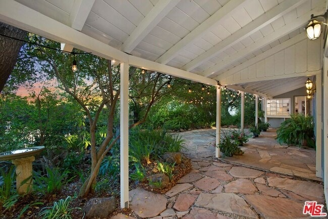 Photo - 3231 Coldwater Canyon Ln