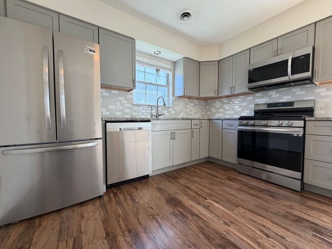 Photo - 2099 Commonwealth Dr