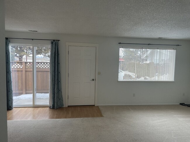 Photo - Amazing 2 Bedroom Available in Sought Afte... Unidad 13