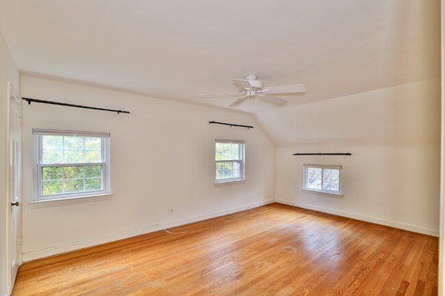 Photo - Spacious, Accessible Downtown Silver Spring Townhome!!.... Renovated Kitchen, Finished Basement, ...
