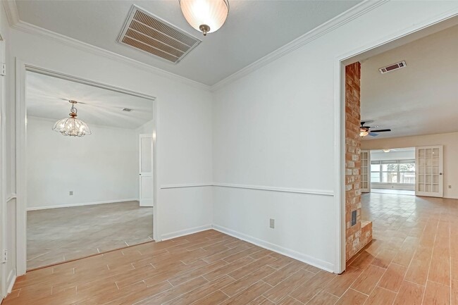 Photo - 5507 Enchanted Timbers Dr