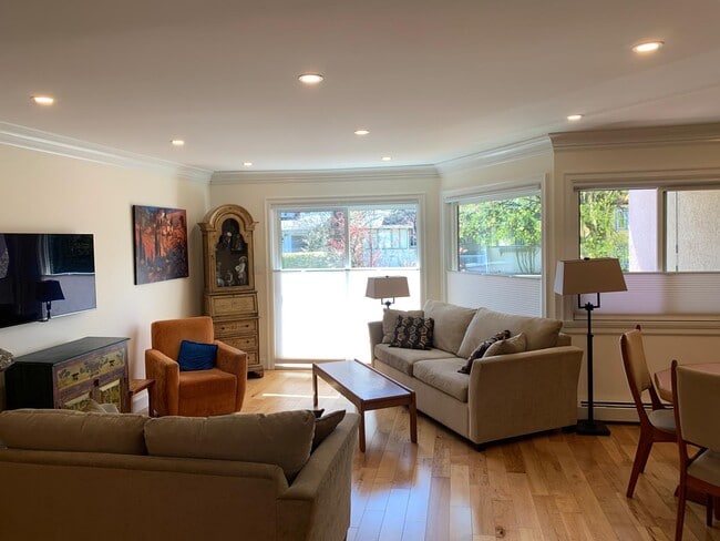 Building Photo - 1235 W 15th Ave