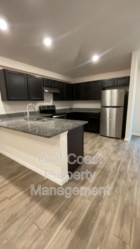 Photo - 17174 Belmont Ave