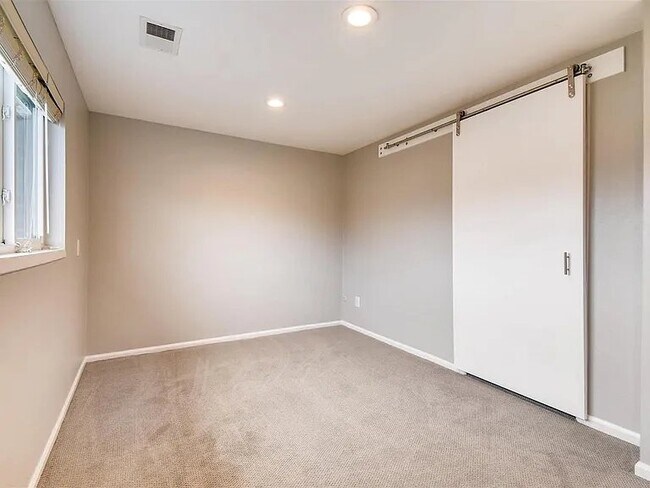 1403 Lefthand Dr Unit Garden Level