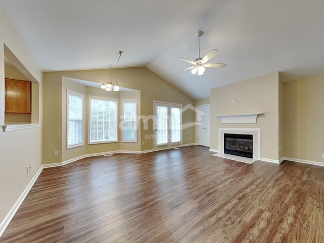 Photo - 905 Finchurch Cir