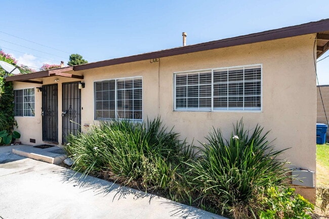 Building Photo - Fully Renovated Gem! Unit #2342 Rental