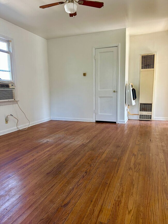 819 1/2 Boulevard
