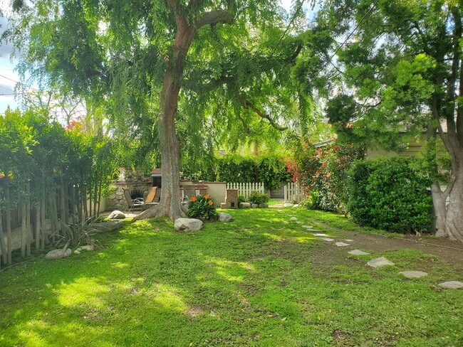 Building Photo - 621 Eaton Dr