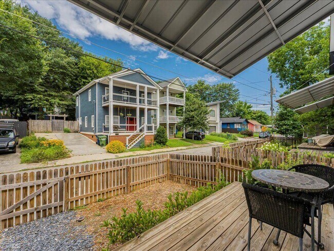 Photo - 80 Kenyon St SE