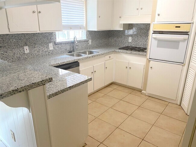 Photo - 1403 Blalock Rd Unidad 12