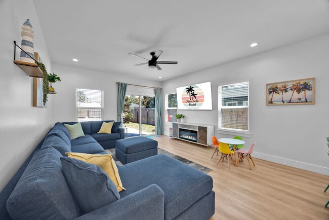 Building Photo - 635 5th Ave S Unit SI FL2-ID1531281P