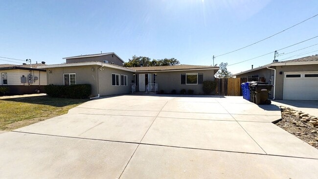 Building Photo - 7BD/3BA, Big Driveway!! Rental