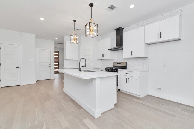 Photo - 2813 Drew St