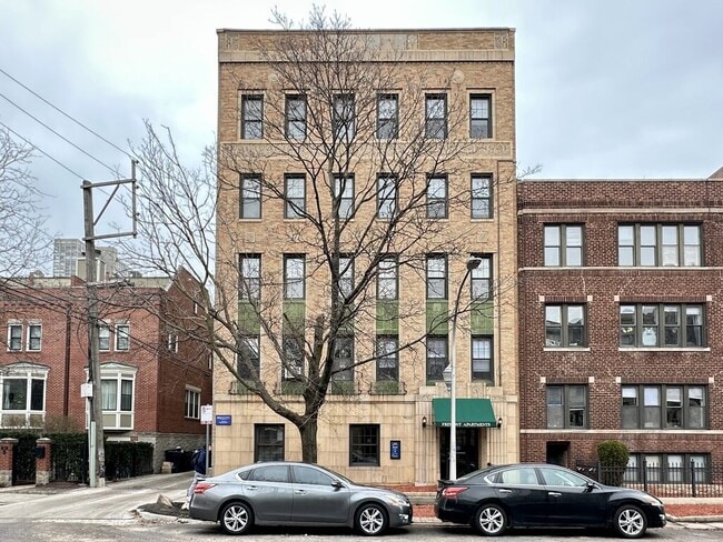 Building Photo - 3832 N Fremont St Unit J03W