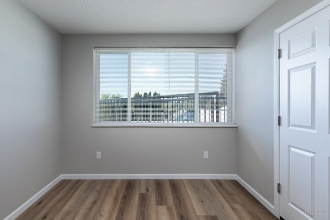 Photo - 2013 Columbia Blvd