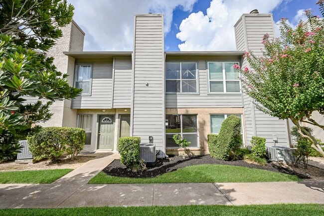 Photo - 260 El Dorado Blvd Unidad 105 Rental