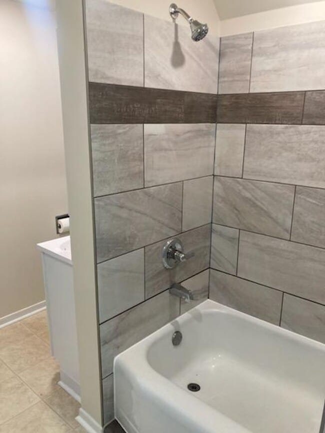 Photo - 616 2nd St SW Unit 616 2nd Apt #3