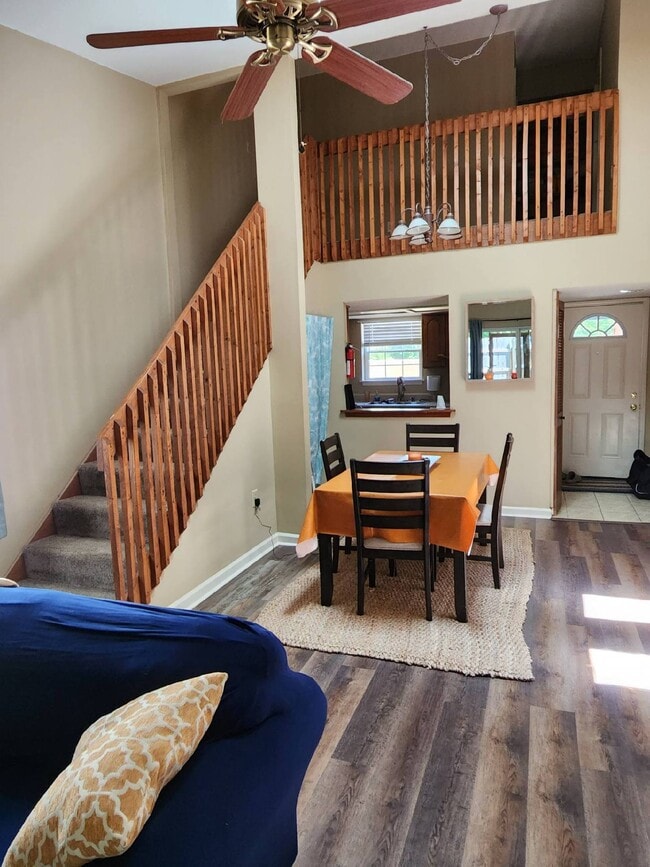 Photo - 405 Brown Rd