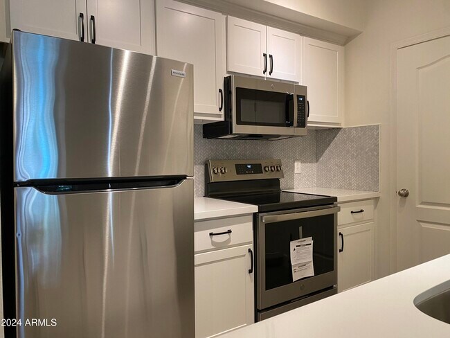 Photo - 1701 E Colter St Unidad 215