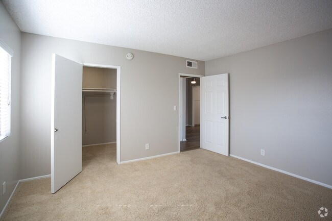 1BR, 1BA-800 SF