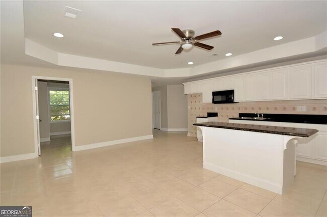 Photo - 618 Tradwell Pl NE