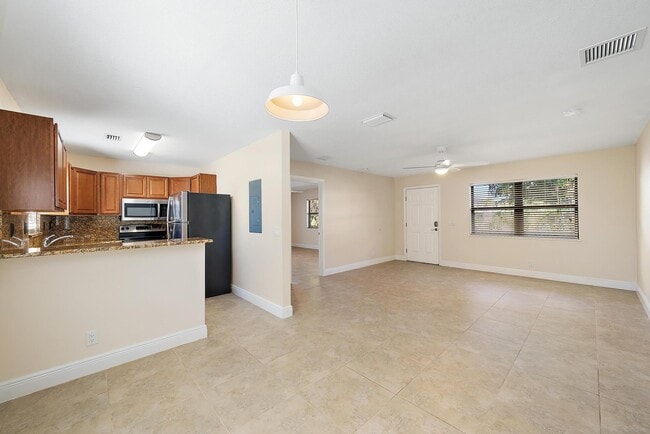 Photo - 135 Shore Ct Unit 204