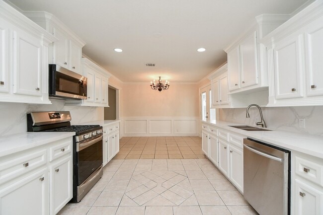 Building Photo - 44 Farrell St